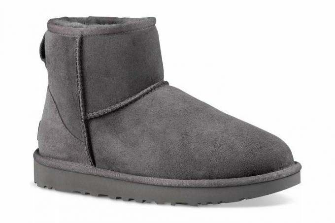 मैसी के UGGÂ® महिलाओं के क्लासिक II मिनी जूते