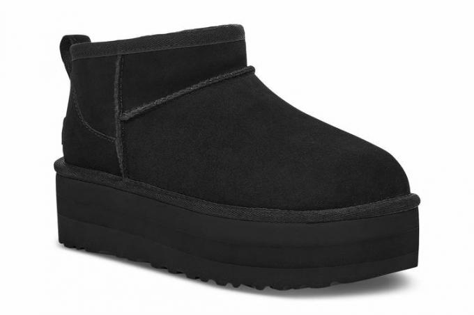 मैसी की UGGÂ® महिलाओं की क्लासिक अल्ट्रा मिनी प्लेटफ़ॉर्म बूटीज़